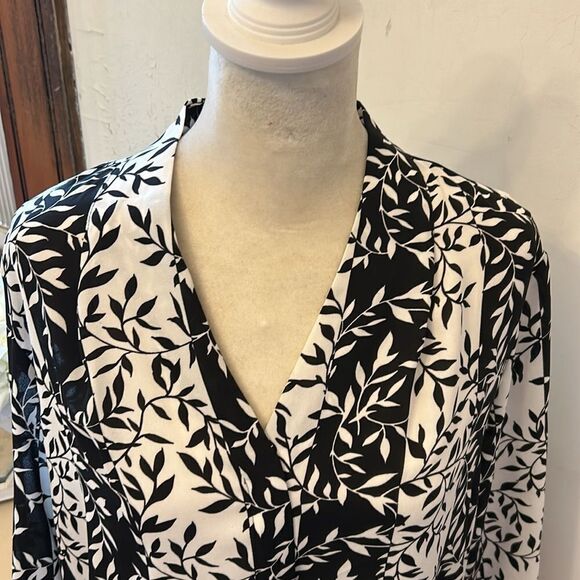 Investments black white linear vine long sleeve sheer blouse Size LP New - Picture 3 of 9